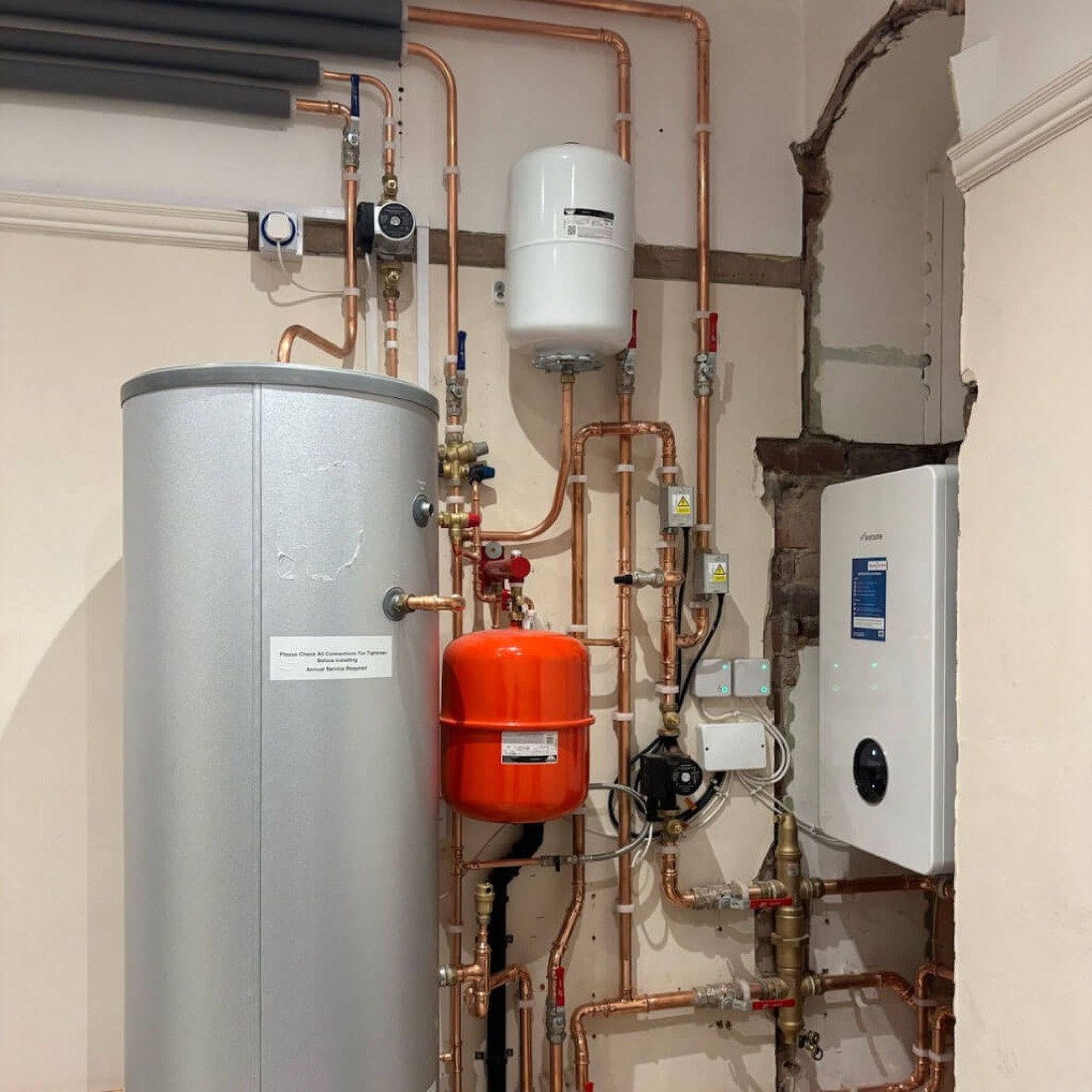 Burgess Gas cylinder installation